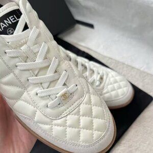 CHANEL Chanel Leather Round-Tip Lace-Up Casual Shoes for Women in White